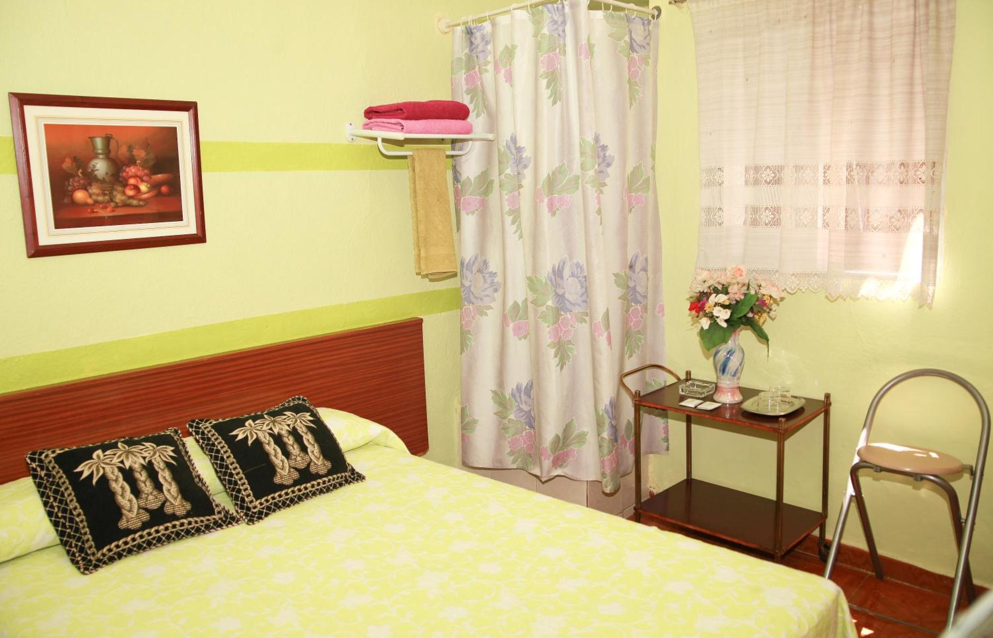 Hostal Loyola Madrid Exterior photo
