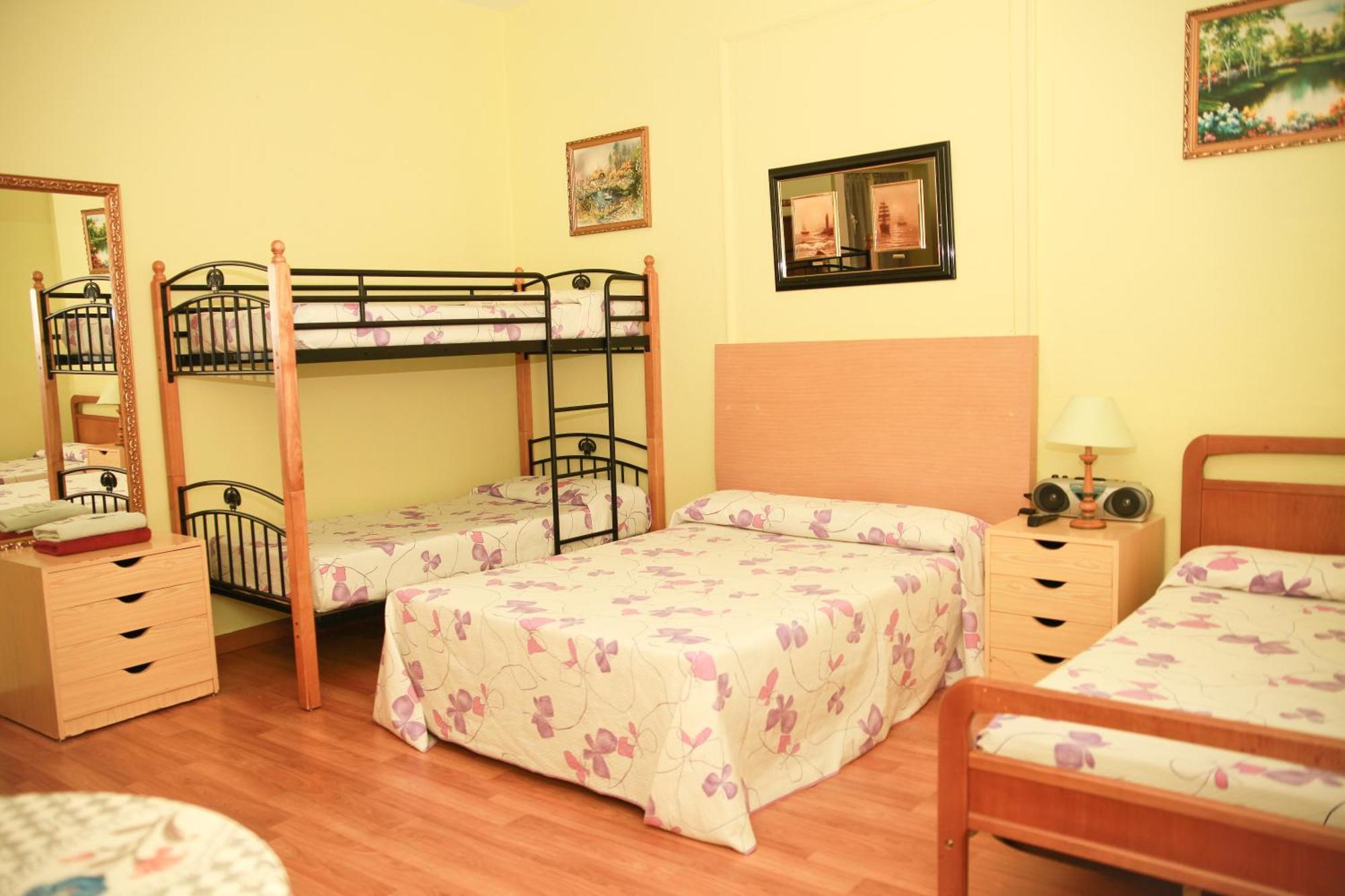 Hostal Loyola Madrid Exterior photo