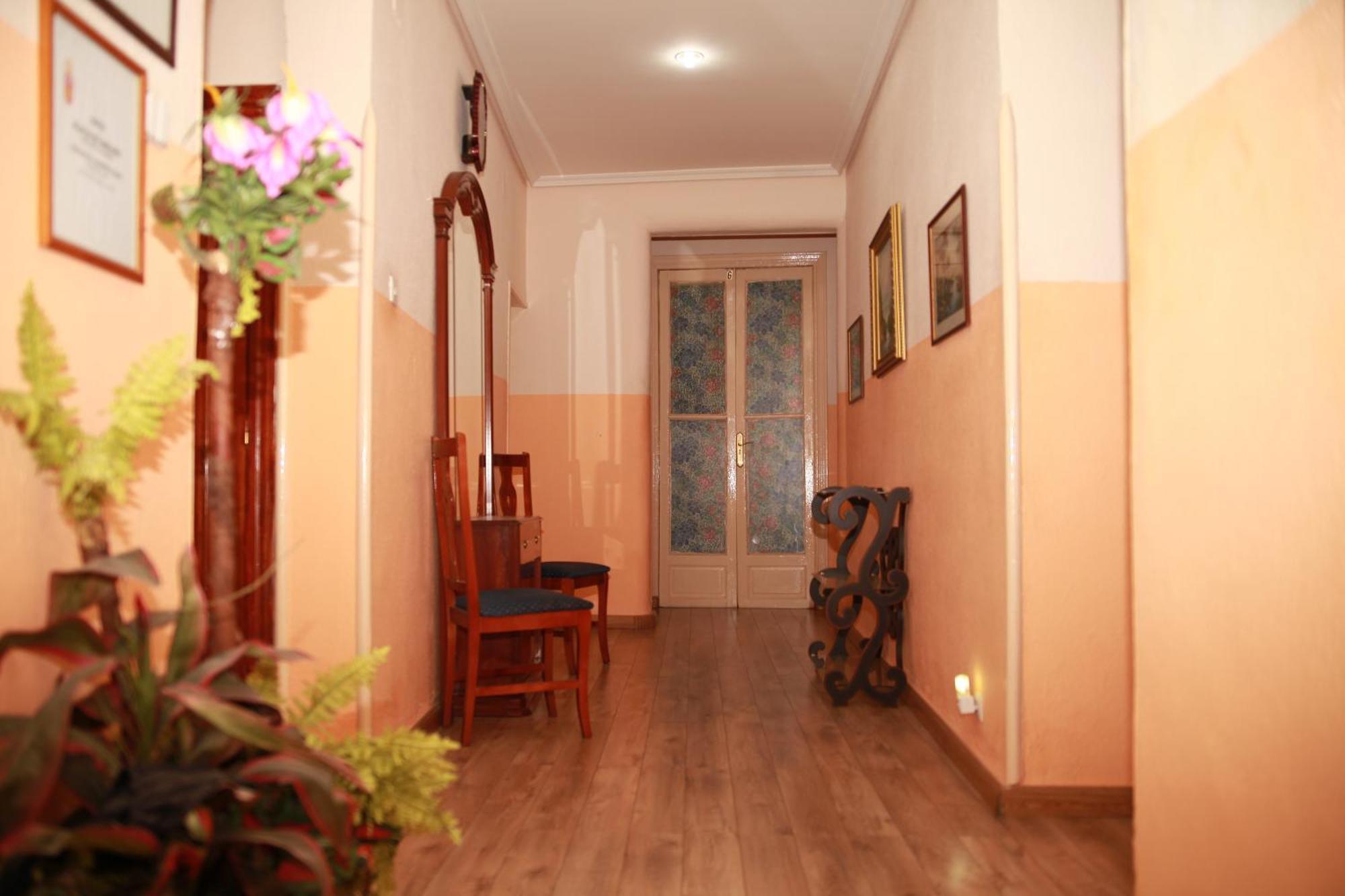 Hostal Loyola Madrid Exterior photo