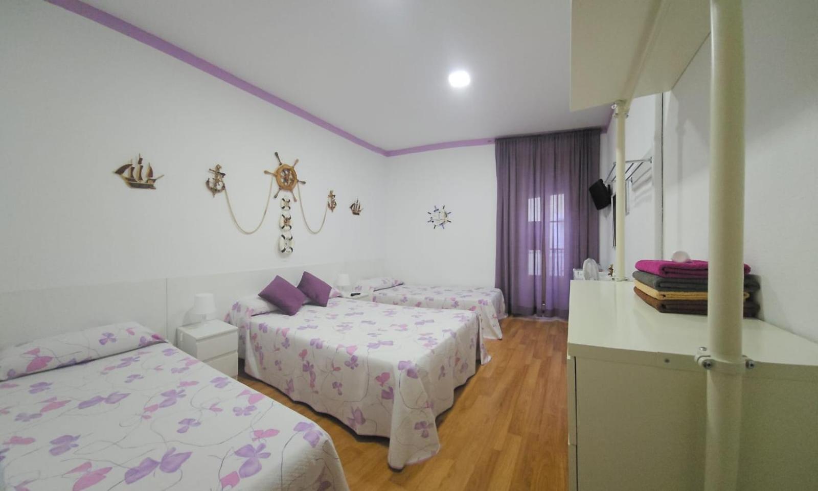 Hostal Loyola Madrid Exterior photo