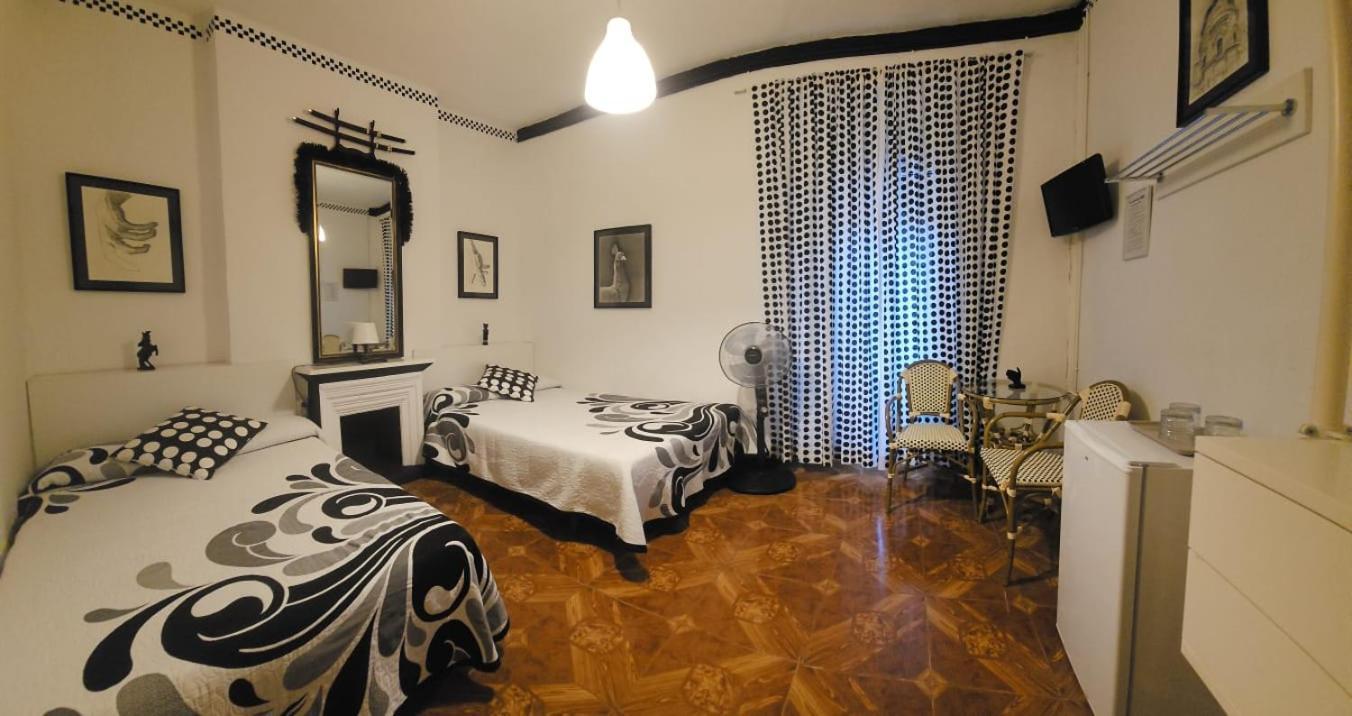 Hostal Loyola Madrid Exterior photo