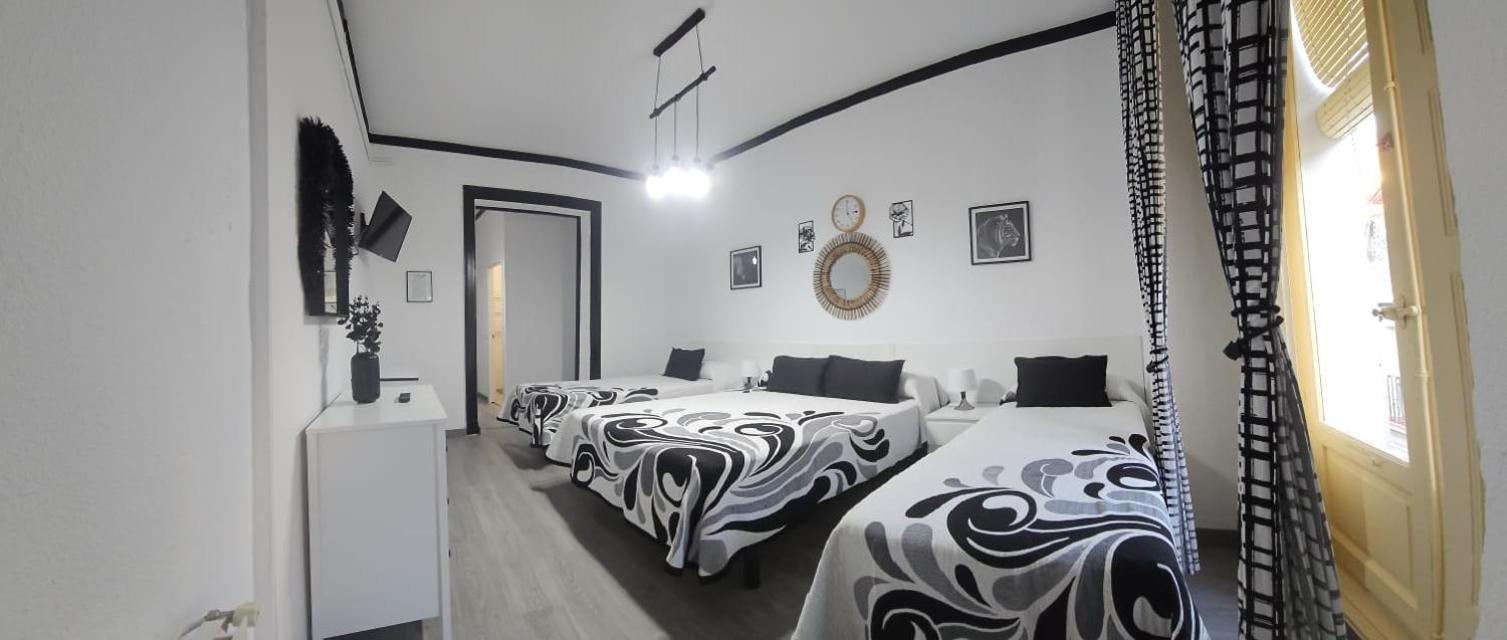 Hostal Loyola Madrid Exterior photo