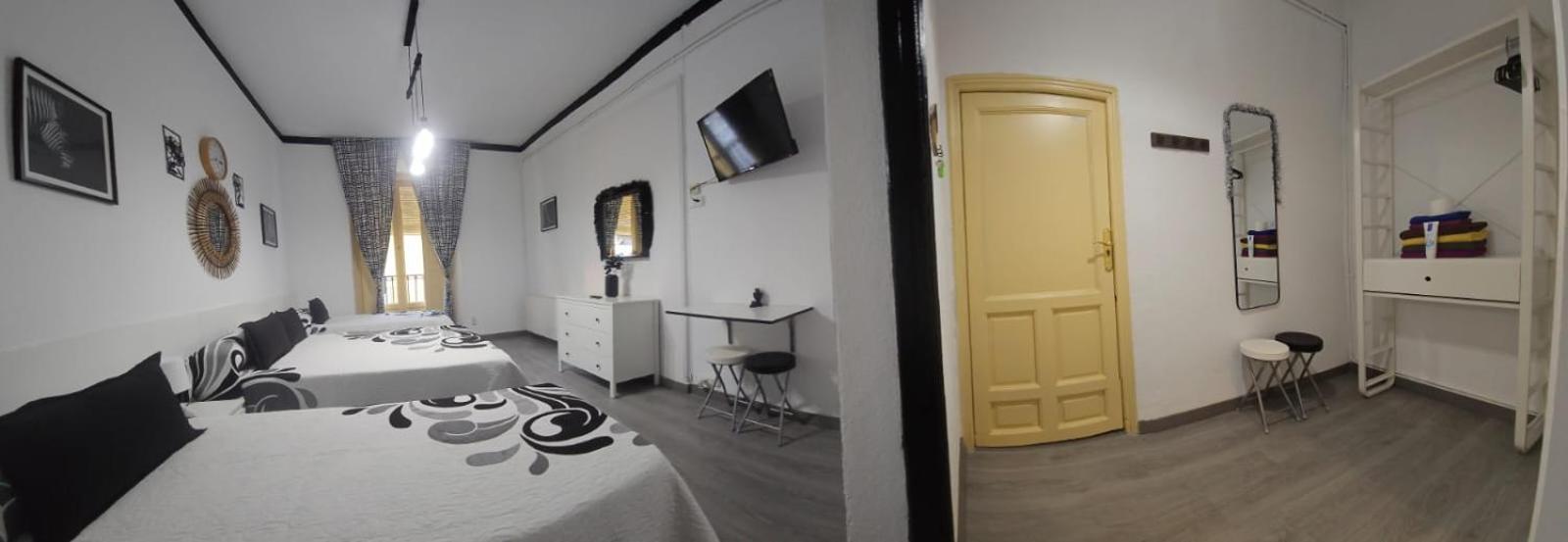 Hostal Loyola Madrid Exterior photo