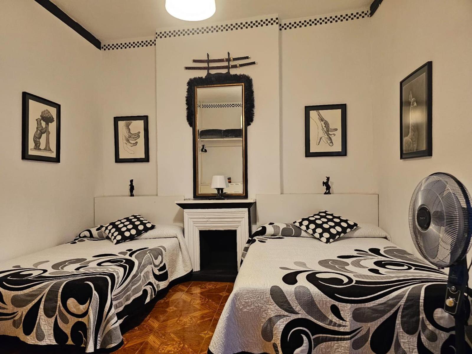 Hostal Loyola Madrid Exterior photo