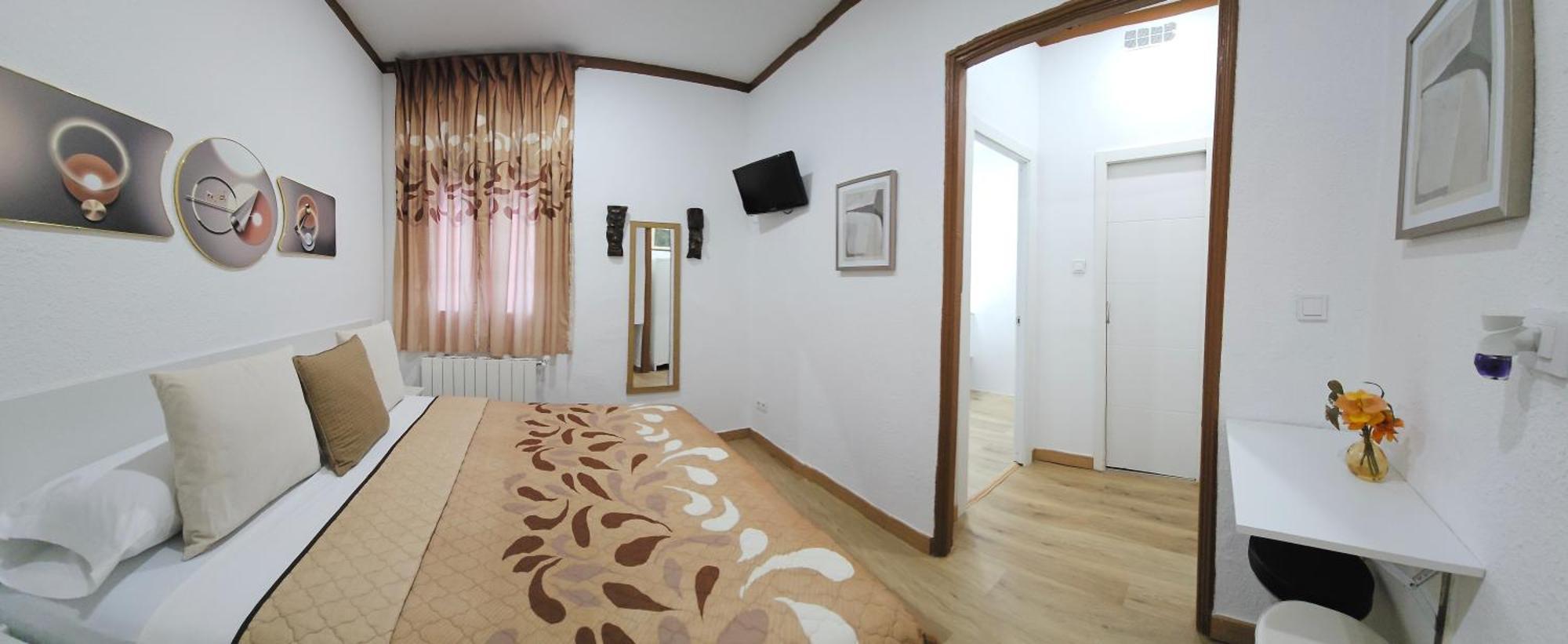Hostal Loyola Madrid Exterior photo