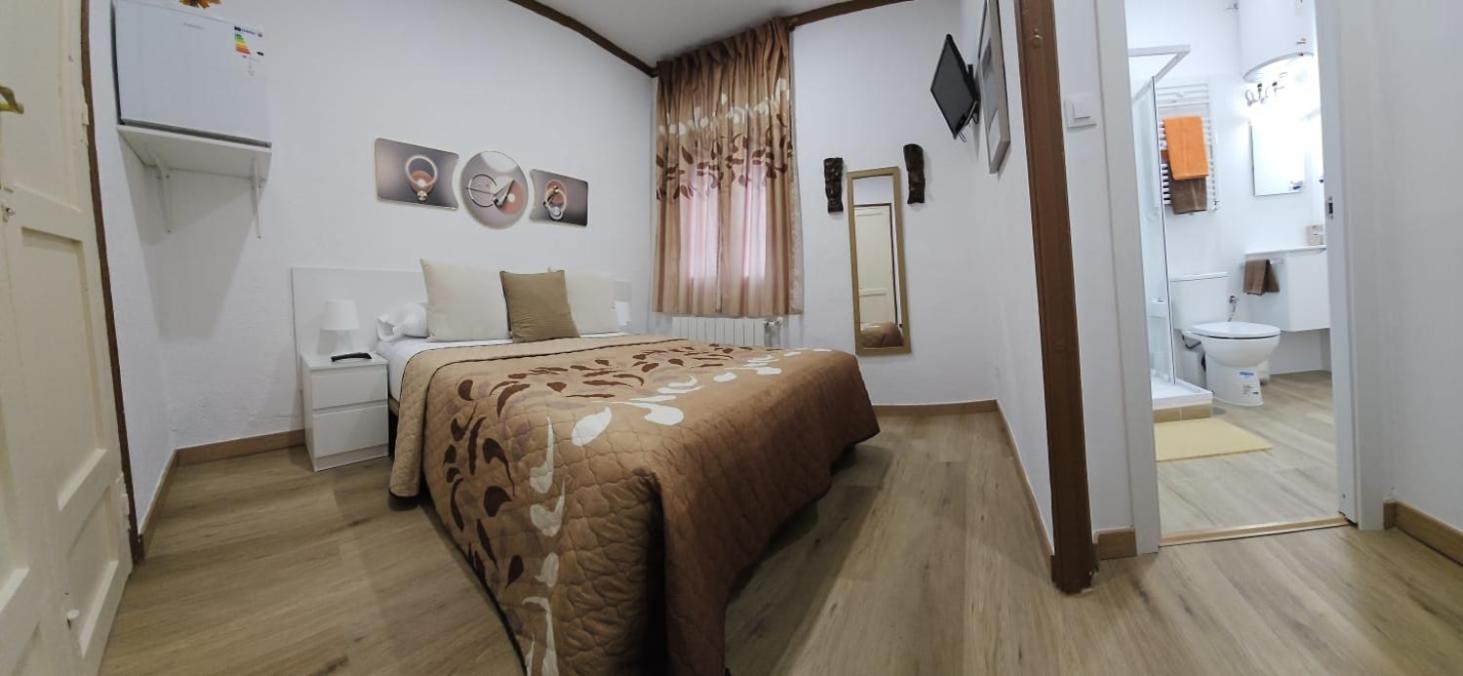 Hostal Loyola Madrid Exterior photo