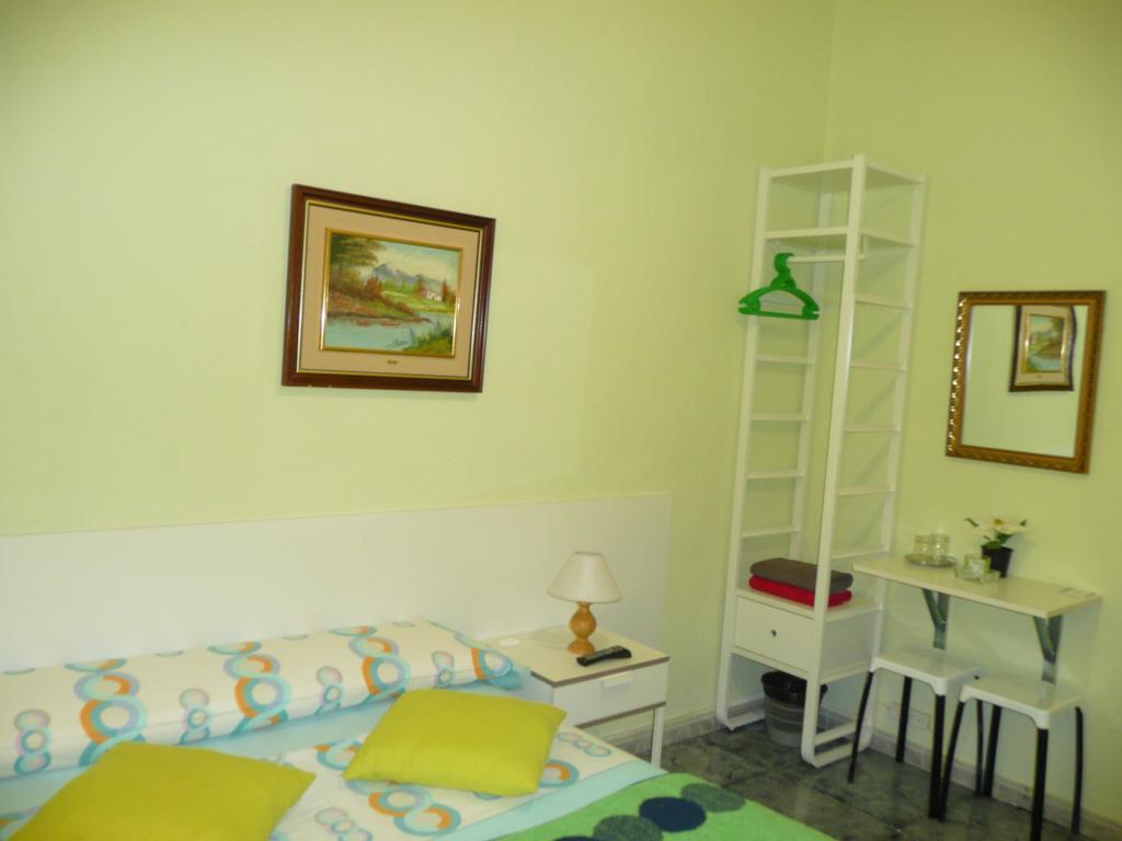 Hostal Loyola Madrid Exterior photo