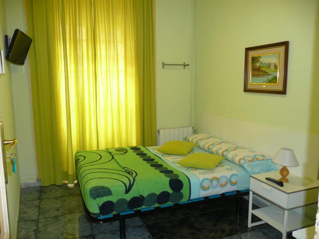 Hostal Loyola Madrid Exterior photo