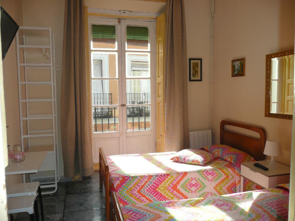 Hostal Loyola Madrid Exterior photo