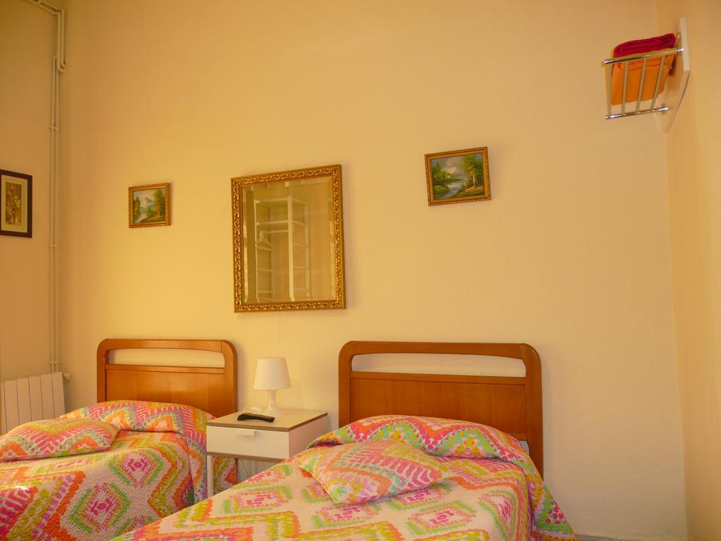 Hostal Loyola Madrid Exterior photo