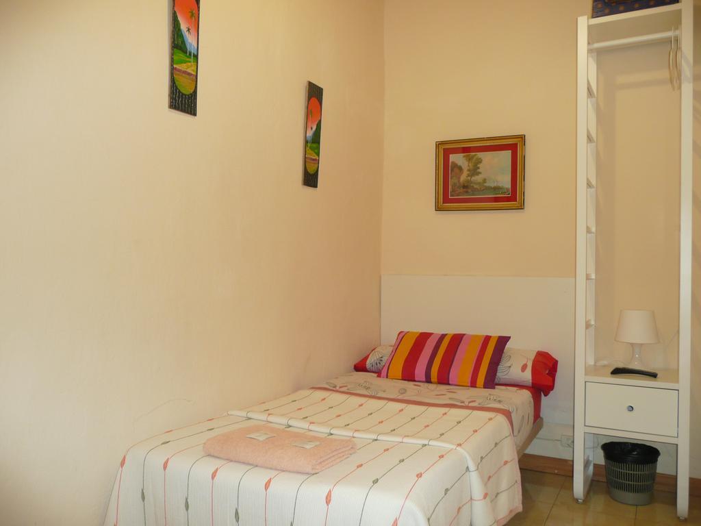 Hostal Loyola Madrid Exterior photo