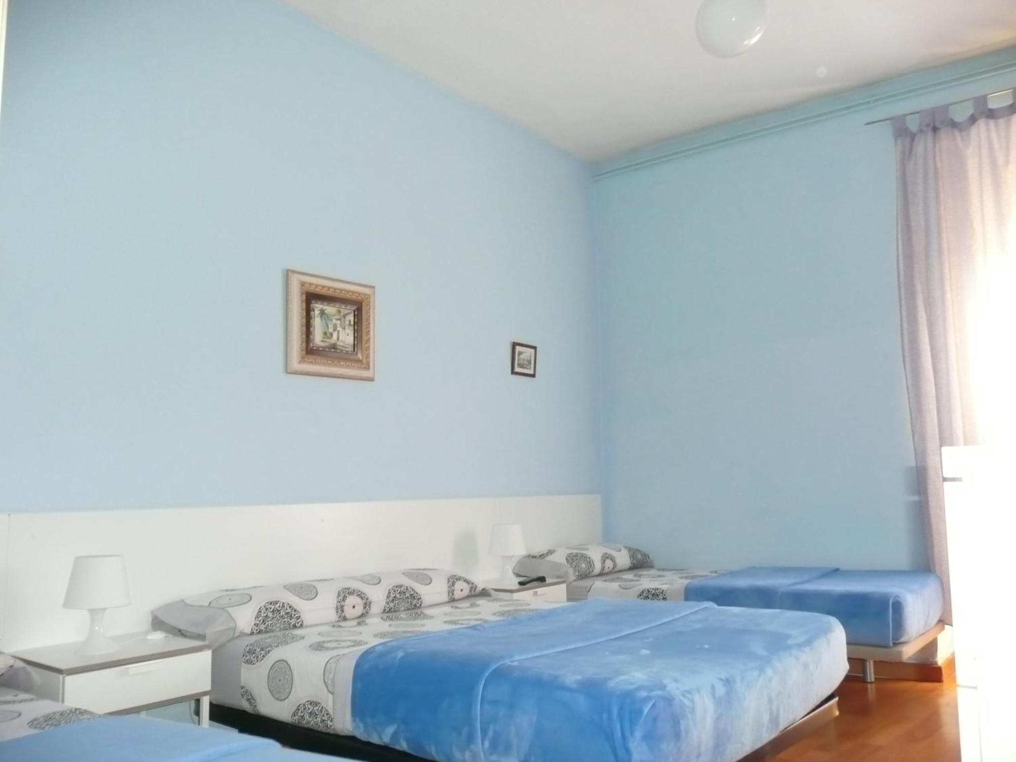 Hostal Loyola Madrid Exterior photo