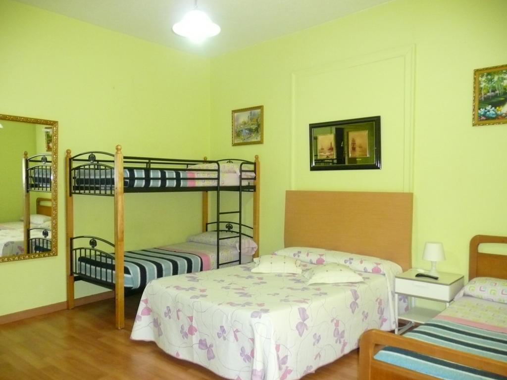 Hostal Loyola Madrid Exterior photo
