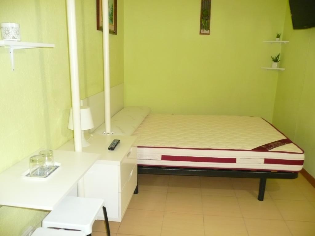 Hostal Loyola Madrid Exterior photo