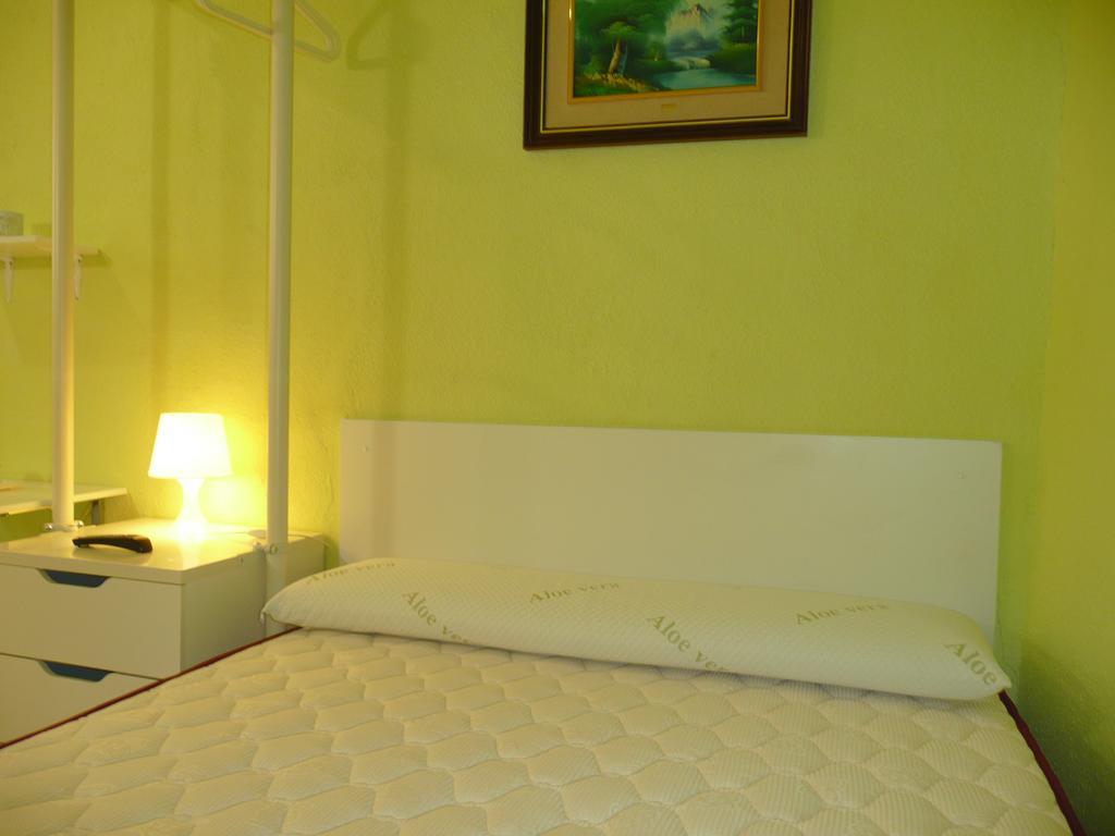 Hostal Loyola Madrid Exterior photo
