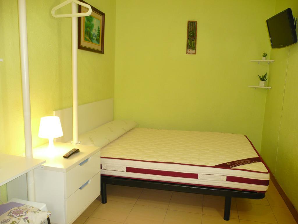 Hostal Loyola Madrid Exterior photo