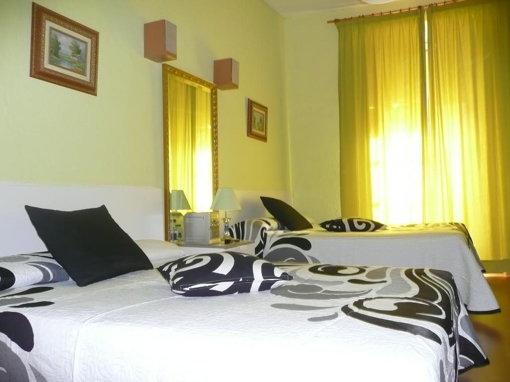 Hostal Loyola Madrid Exterior photo