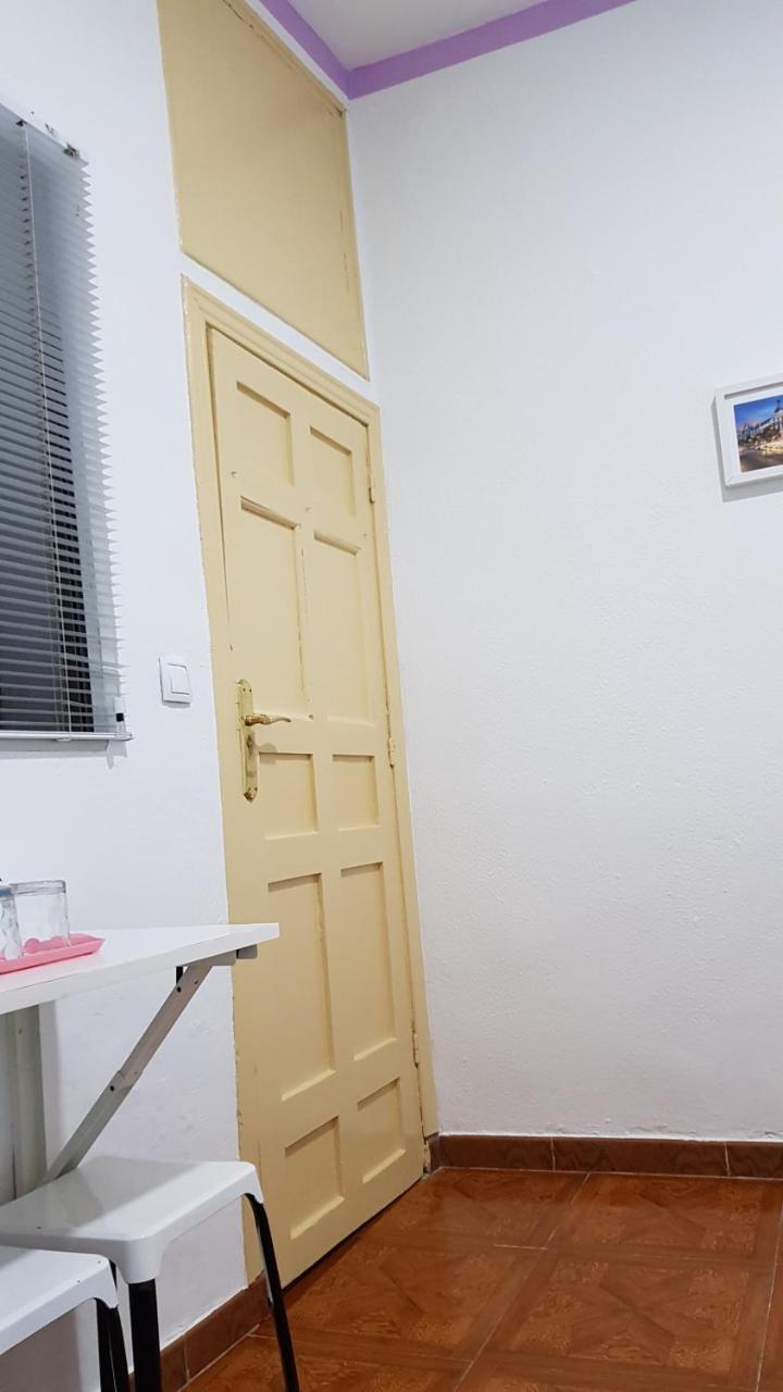 Hostal Loyola Madrid Exterior photo