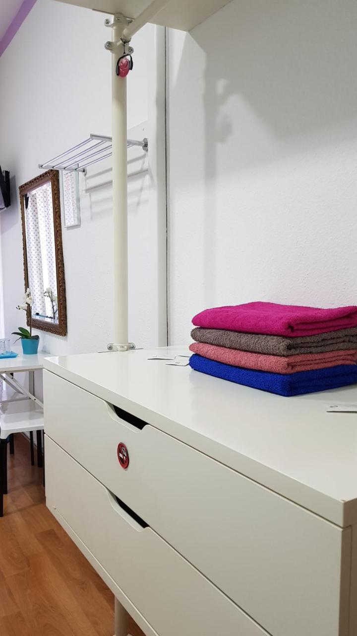 Hostal Loyola Madrid Exterior photo